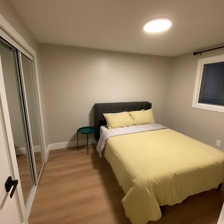 Central 2Br Near Unveristy And Whyte Ave エドモントン エクステリア 写真