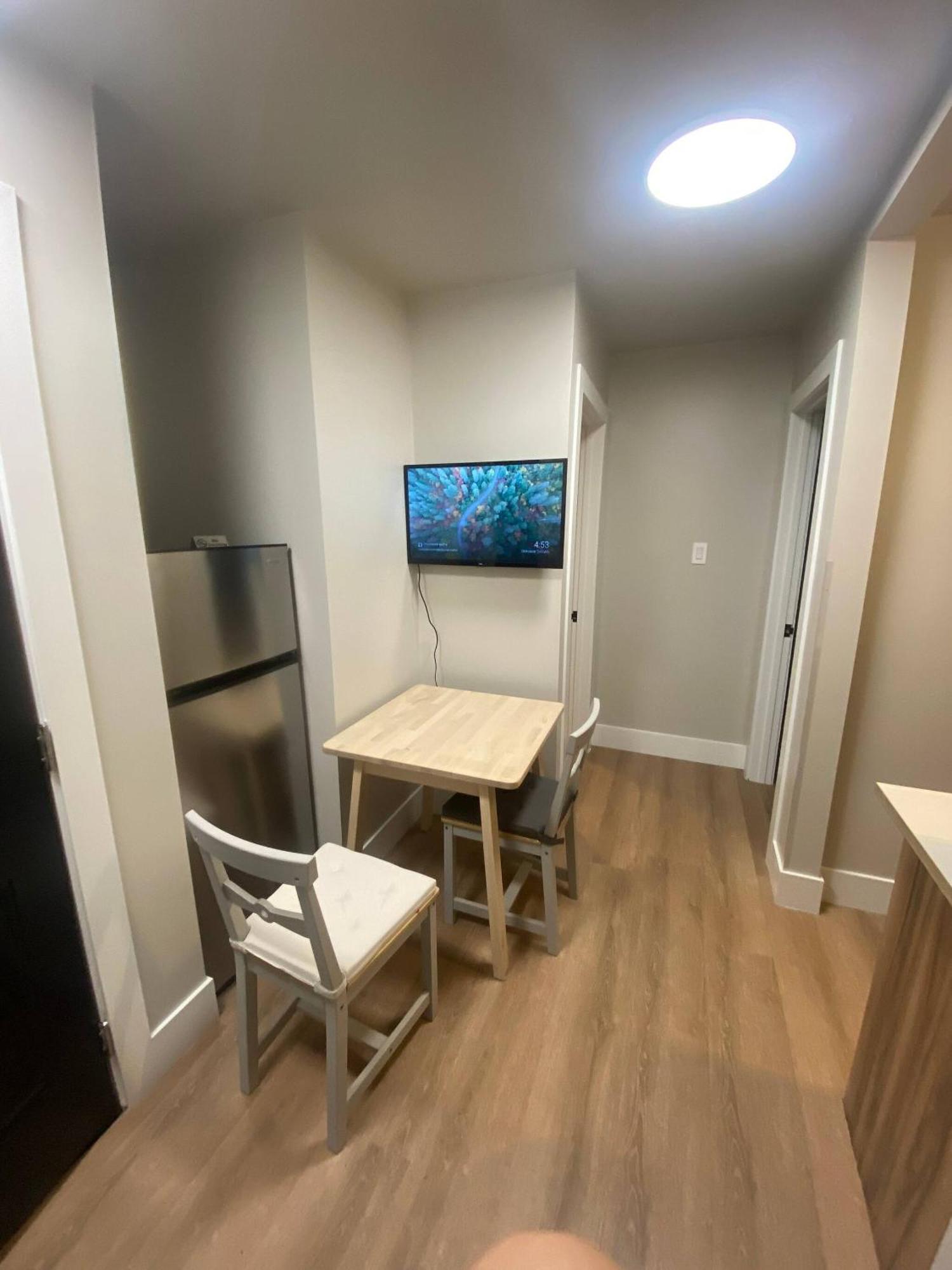 Central 2Br Near Unveristy And Whyte Ave エドモントン エクステリア 写真